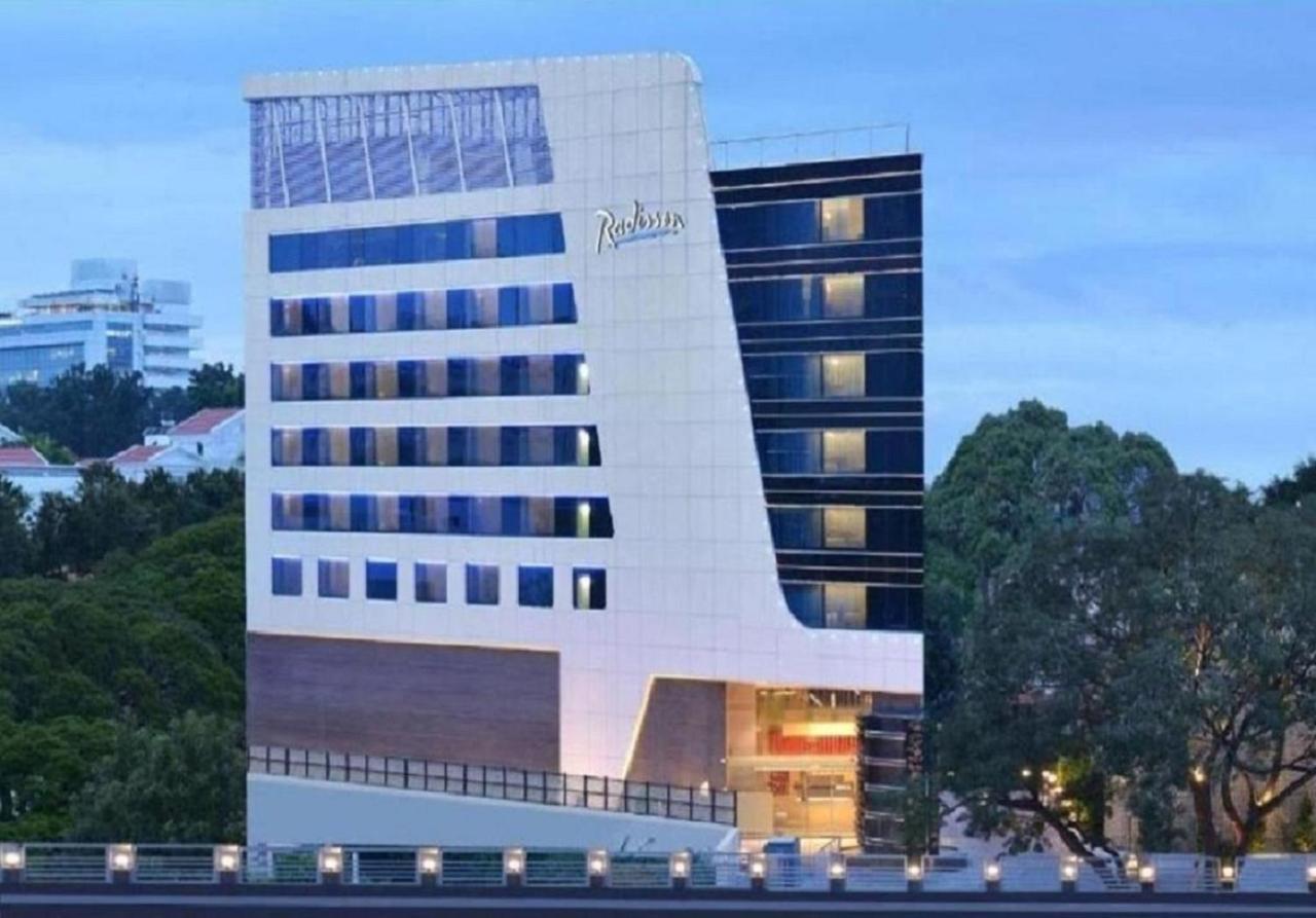 Radisson Bengaluru City Center Hotel Exterior photo