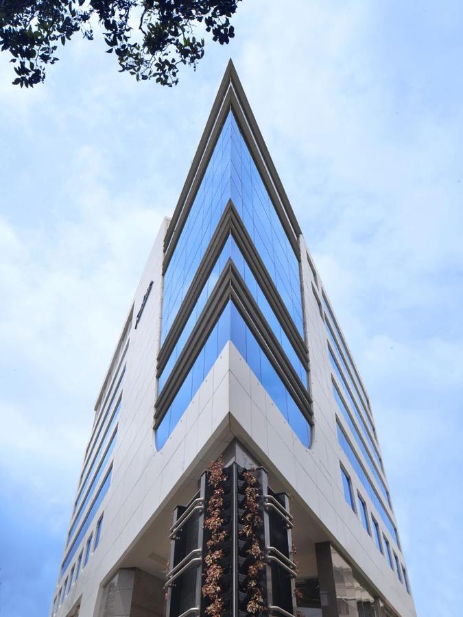 Radisson Bengaluru City Center Hotel Exterior photo