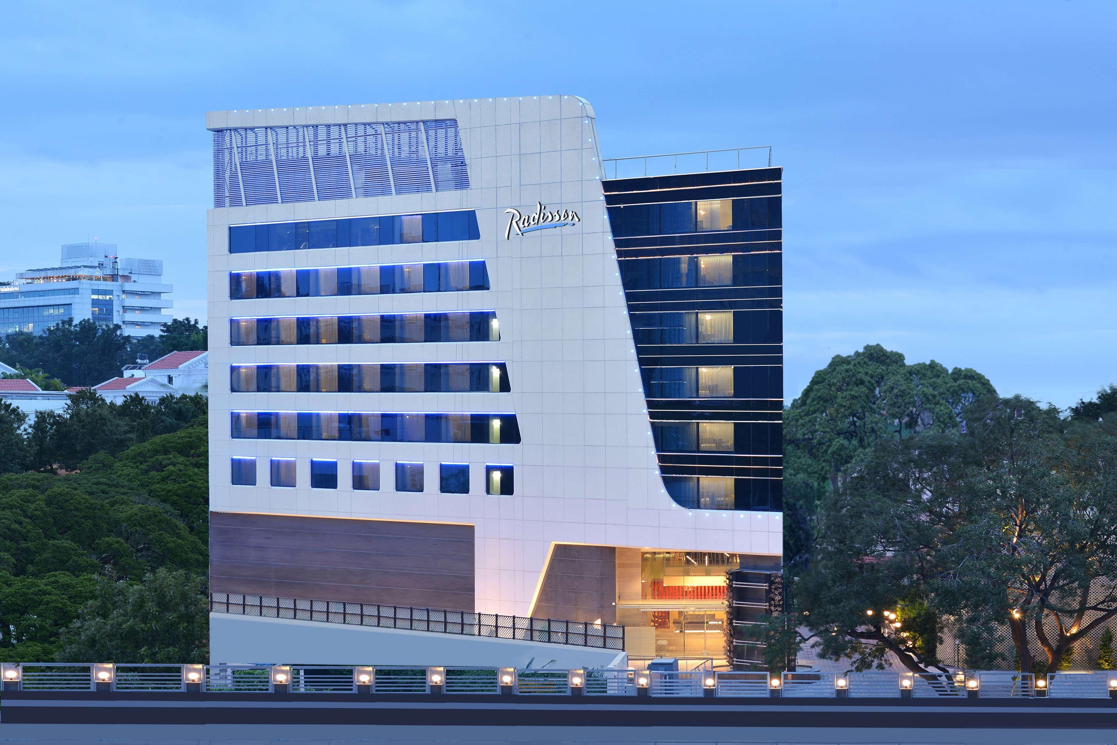 Radisson Bengaluru City Center Hotel Exterior photo